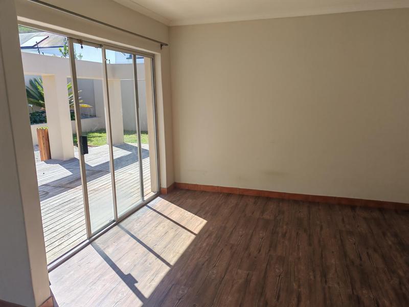 To Let 2 Bedroom Property for Rent in Chanteclair Western Cape